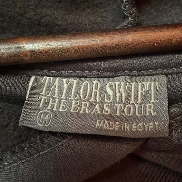 Taylor Swift The Eras Tour Washed Black Tour Hoodie Size M. - Picture 3 of 10